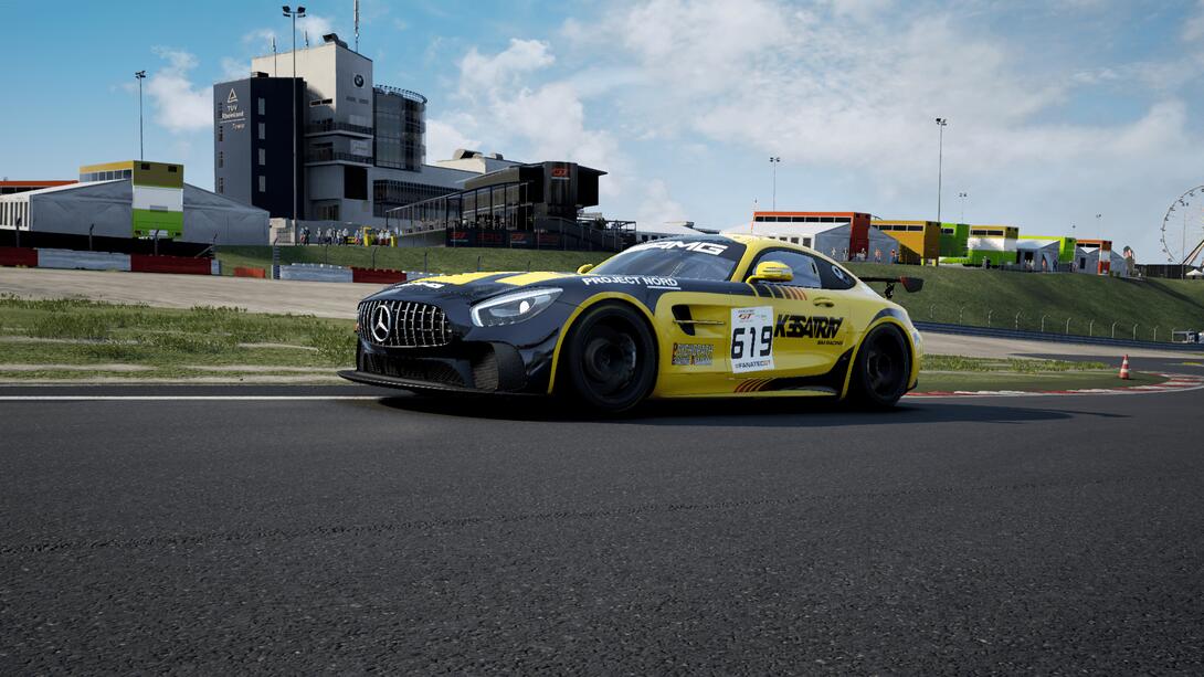 A yellow Mercedes-AMG GT4 sporting the KESATRIA Sim Racing livery.