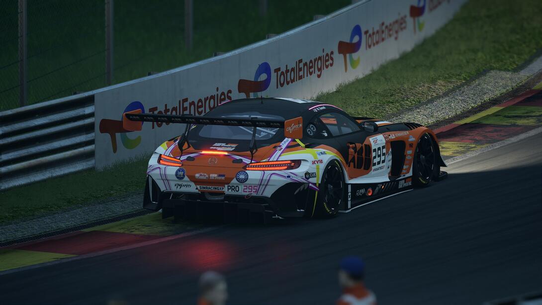 Image of the Scuderia Osare Spaventare Mercedes - racing in Season 20 of the SimRacingXP (SRXP) league 